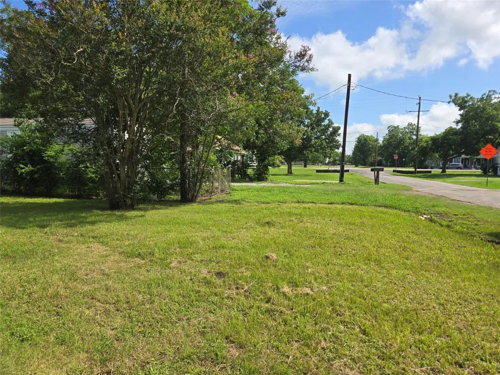 115 S Dallas Street Bremond, TX 76629