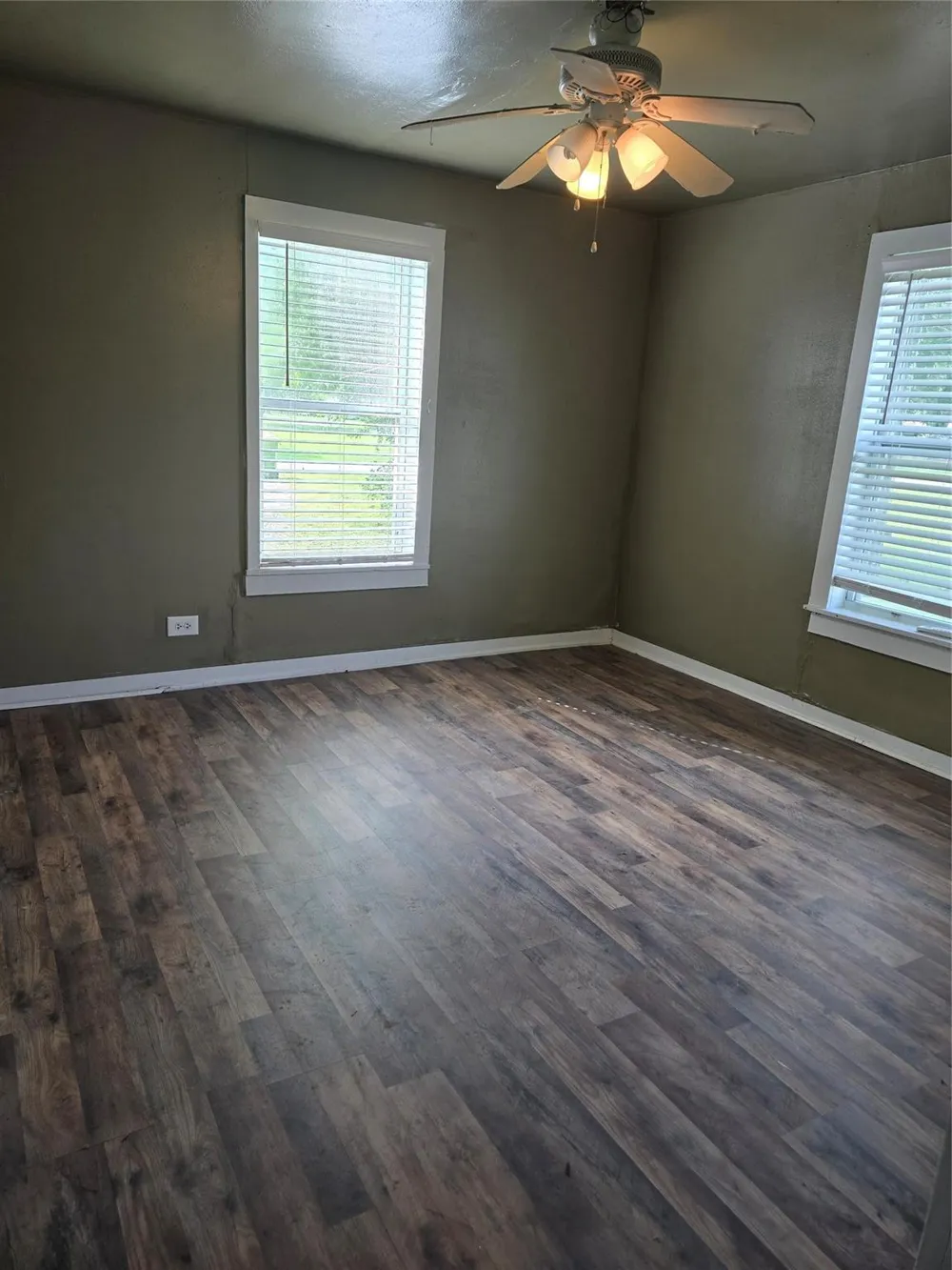 115 S Dallas Street Bremond, TX 76629
