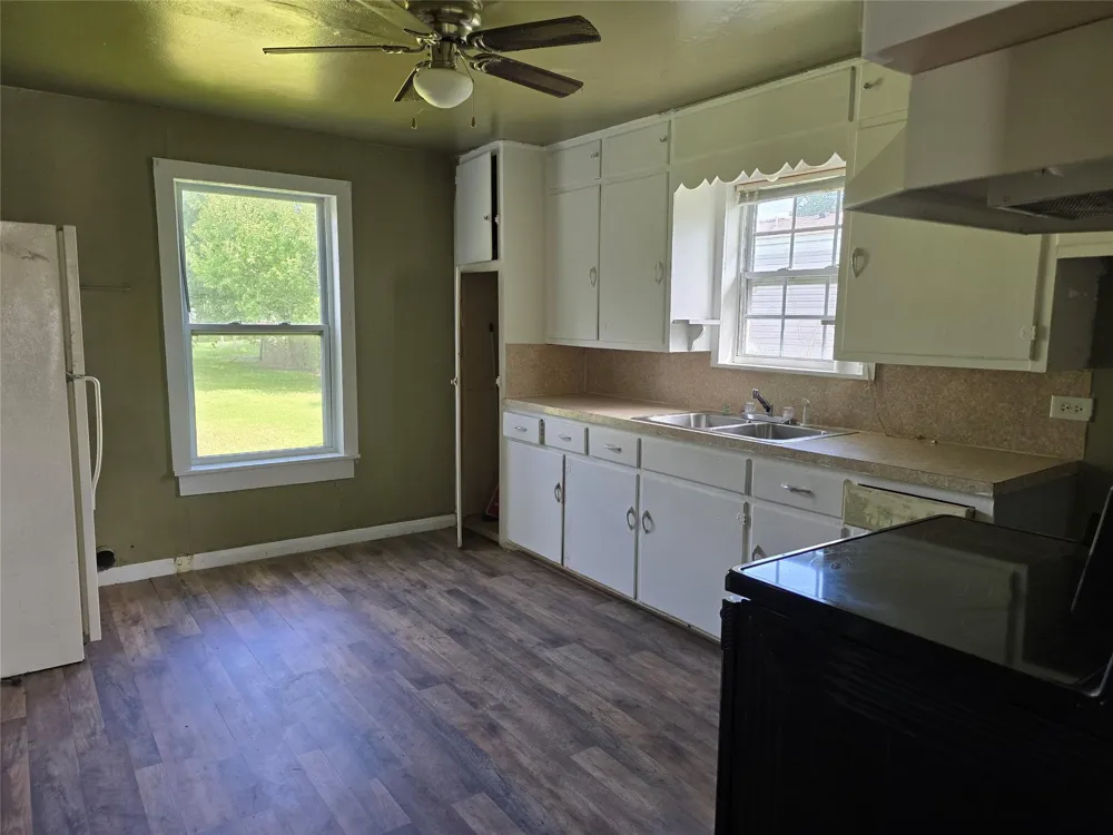 115 S Dallas Street Bremond, TX 76629