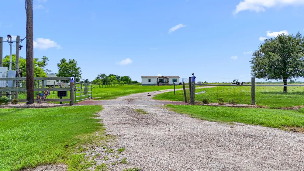 22360 640 Damon, TX 77430