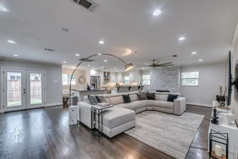 331 W 30th Street