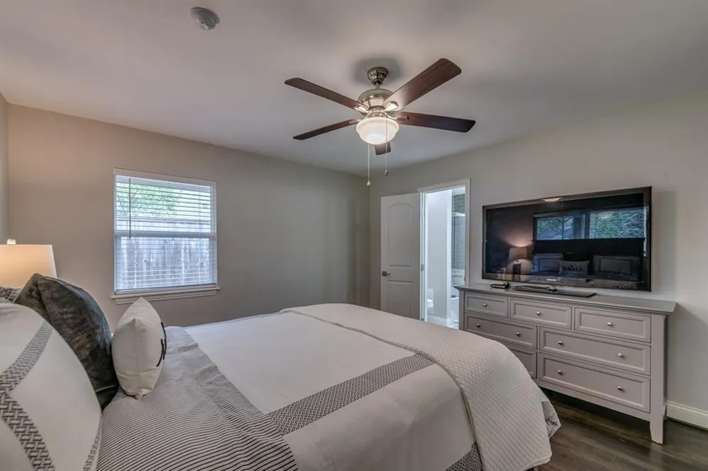 331 W 30th Street Houston, TX 77018