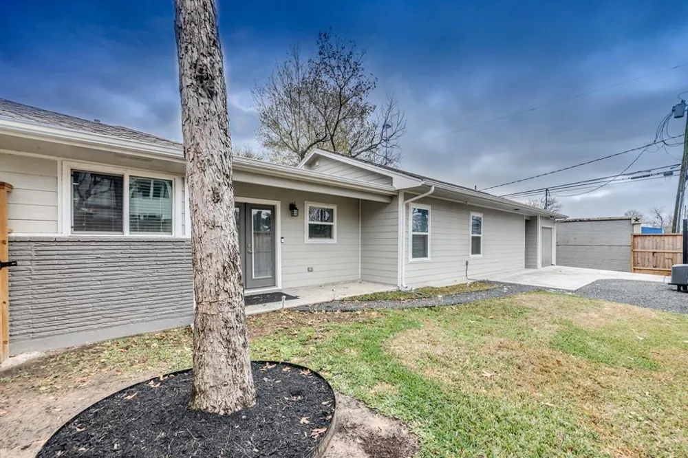 331 W 30th Street Houston, TX 77018