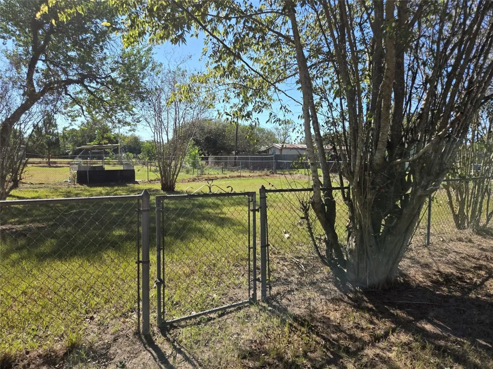 1305 2nd Street Hempstead, TX 77445
