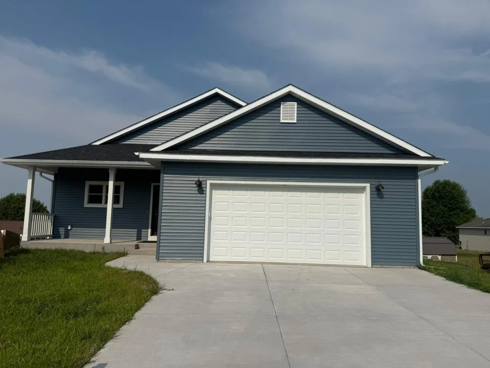 206 Blackhawk Drive Woodville, WI 54028