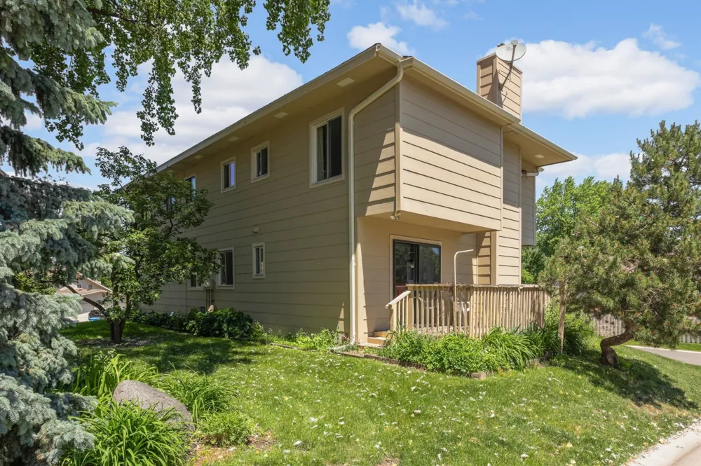 2201 Stroden Circle Golden Valley, MN 55427