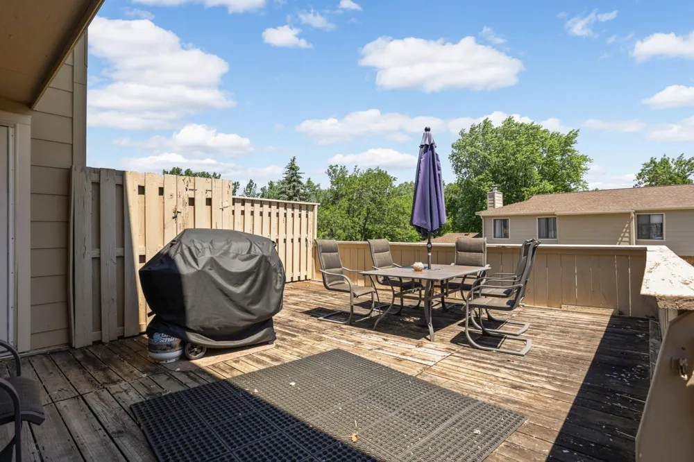 2201 Stroden Circle Golden Valley, MN 55427