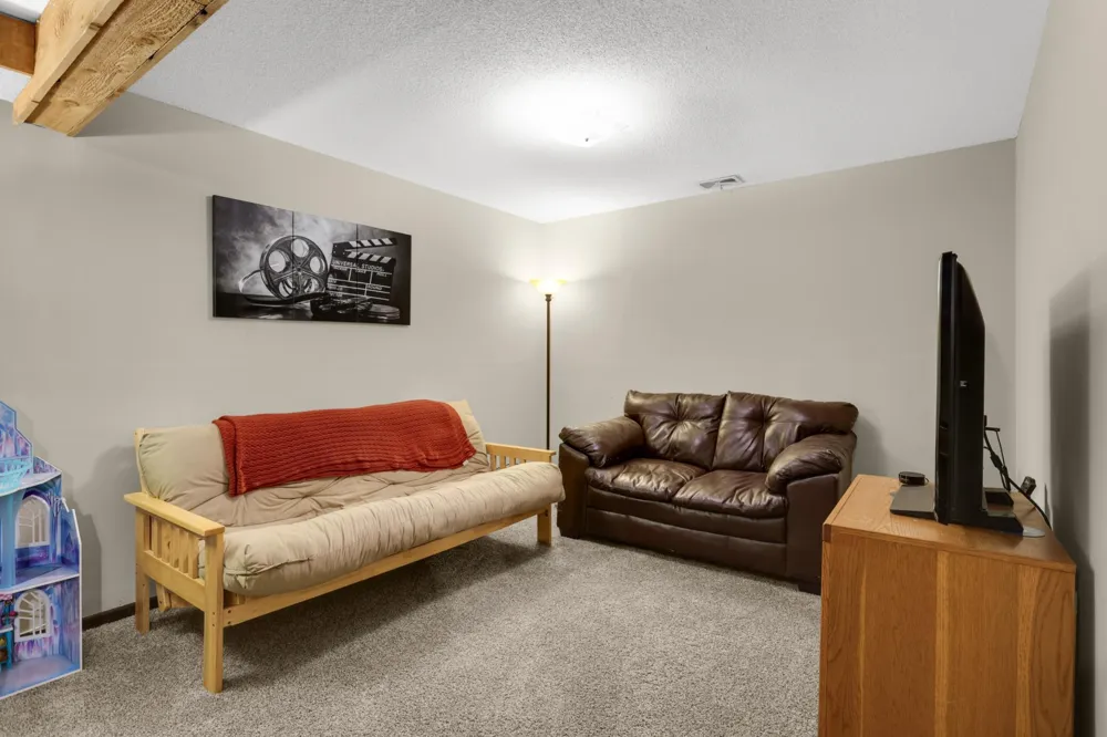 2201 Stroden Circle Golden Valley, MN 55427