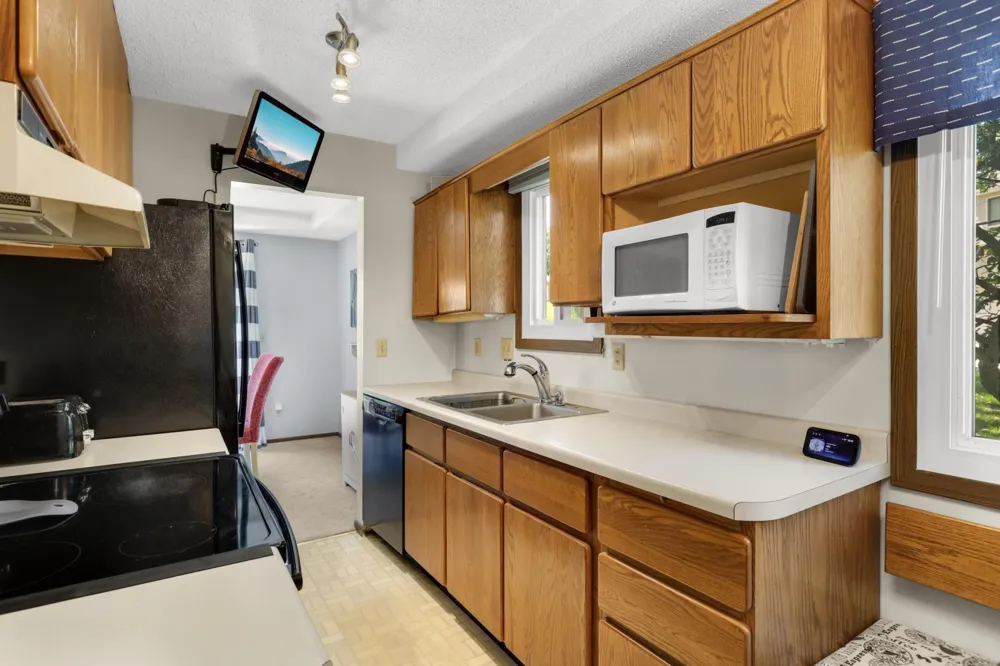 2201 Stroden Circle Golden Valley, MN 55427