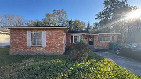 1913 Lincoln Drive