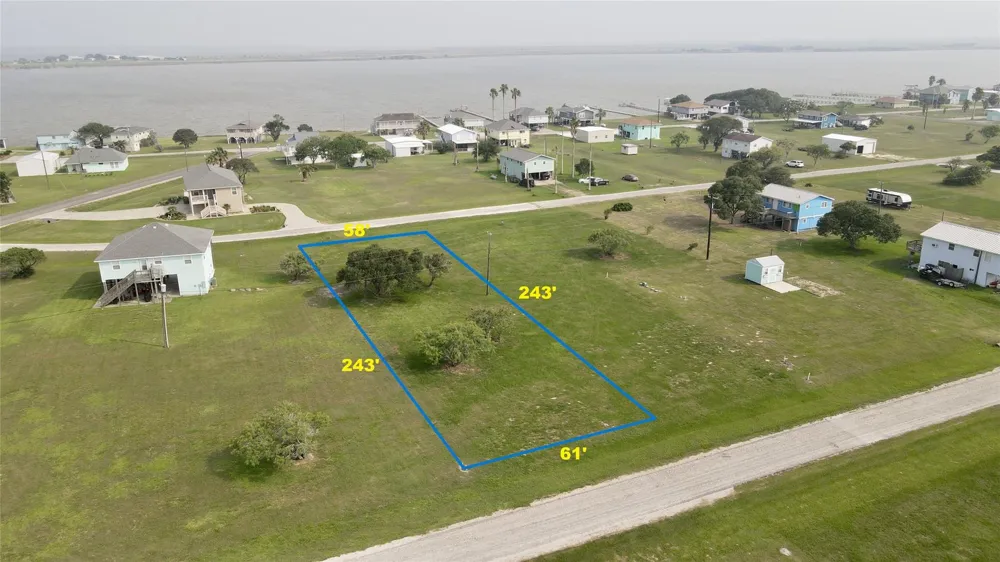 590 Bayview Drive Palacios, TX 77465