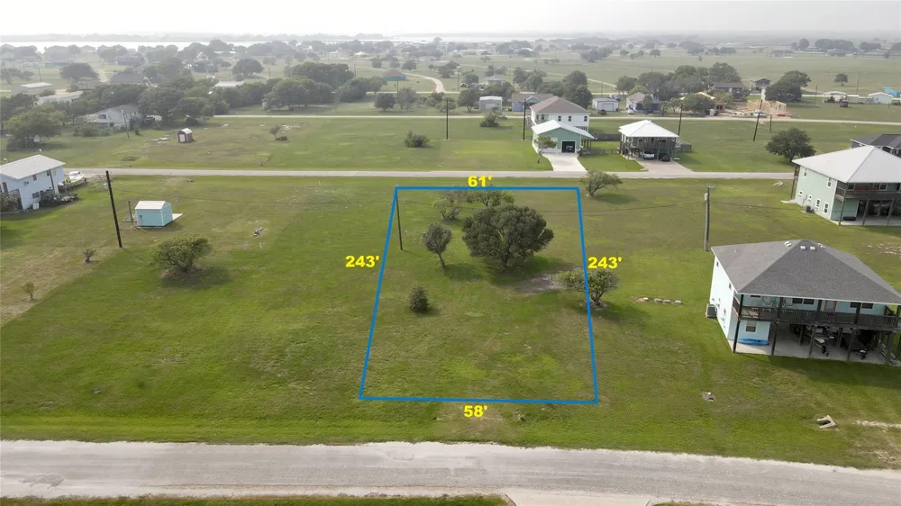 590 Bayview Drive Palacios, TX 77465