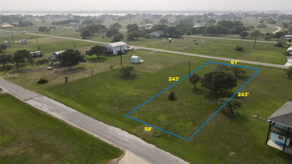 590 Bayview Drive Palacios, TX 77465