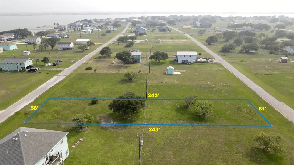 590 Bayview Drive Palacios, TX 77465