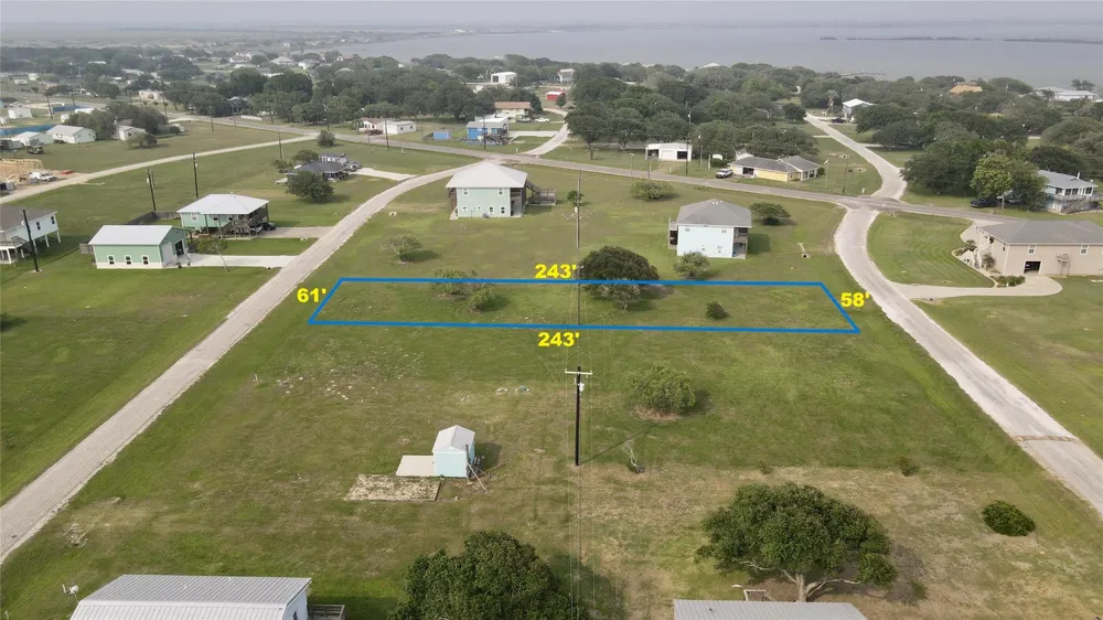590 Bayview Drive Palacios, TX 77465