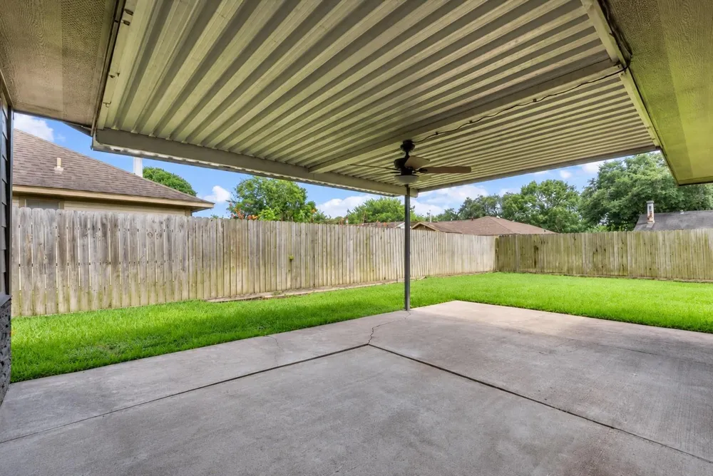 11734 Alamo Dr La Porte, TX 77571
