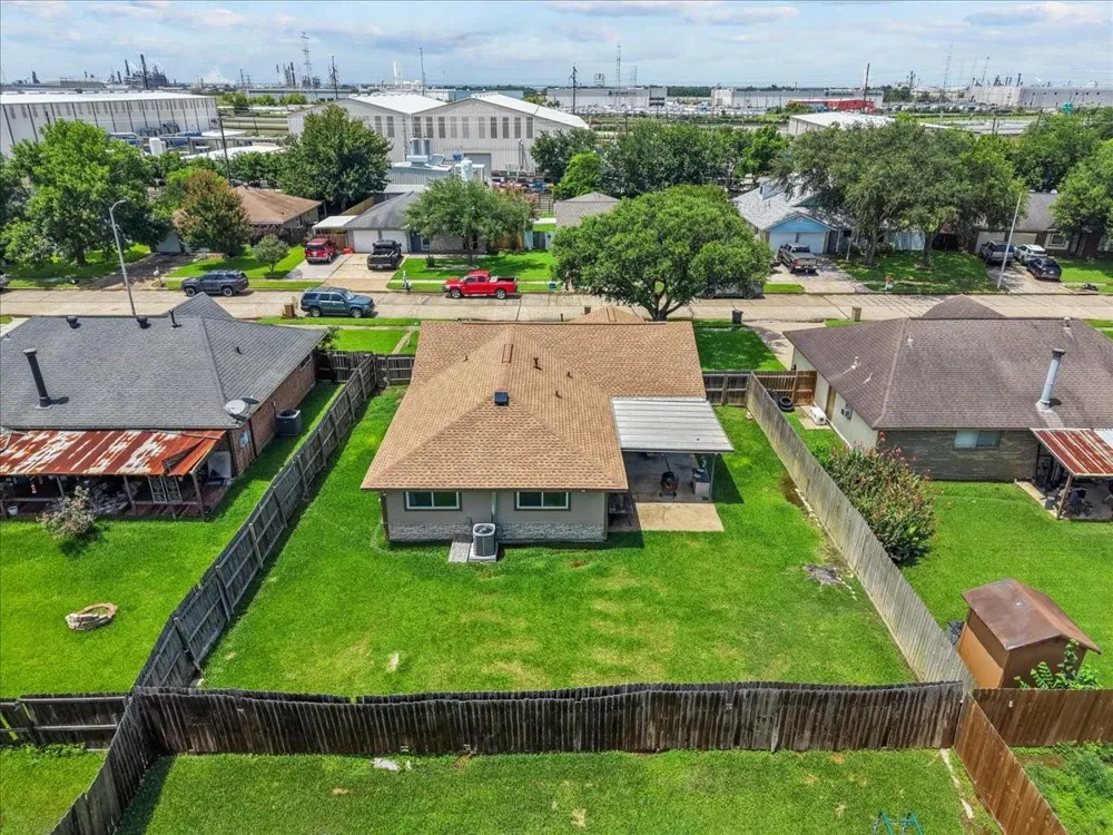 11734 Alamo Dr La Porte, TX 77571