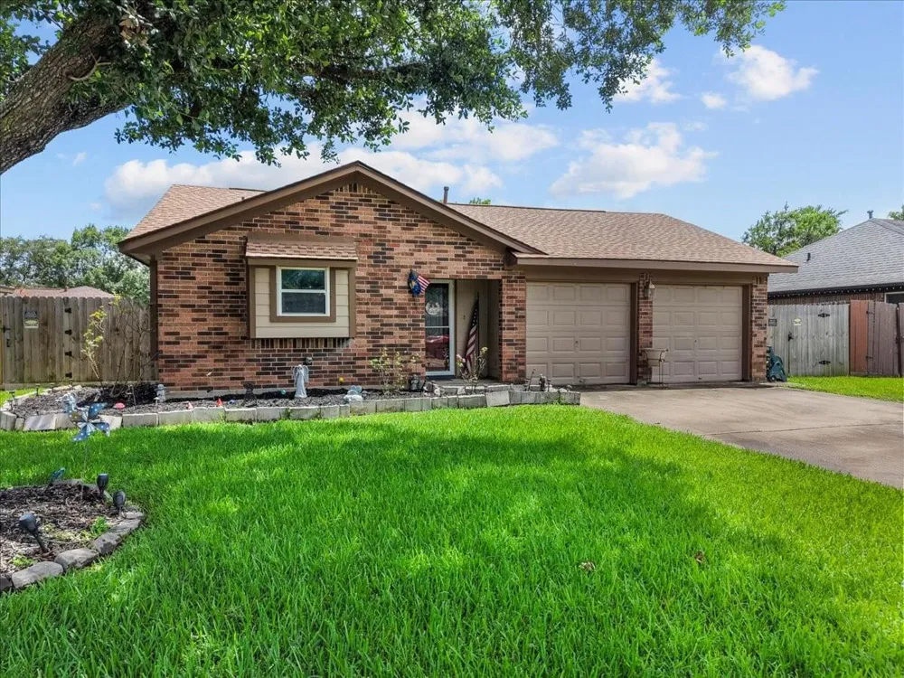 11734 Alamo Dr La Porte, TX 77571
