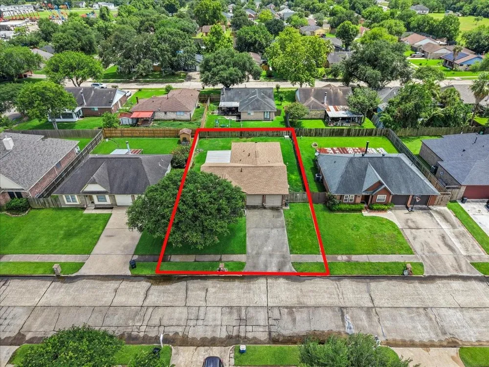 11734 Alamo Dr La Porte, TX 77571