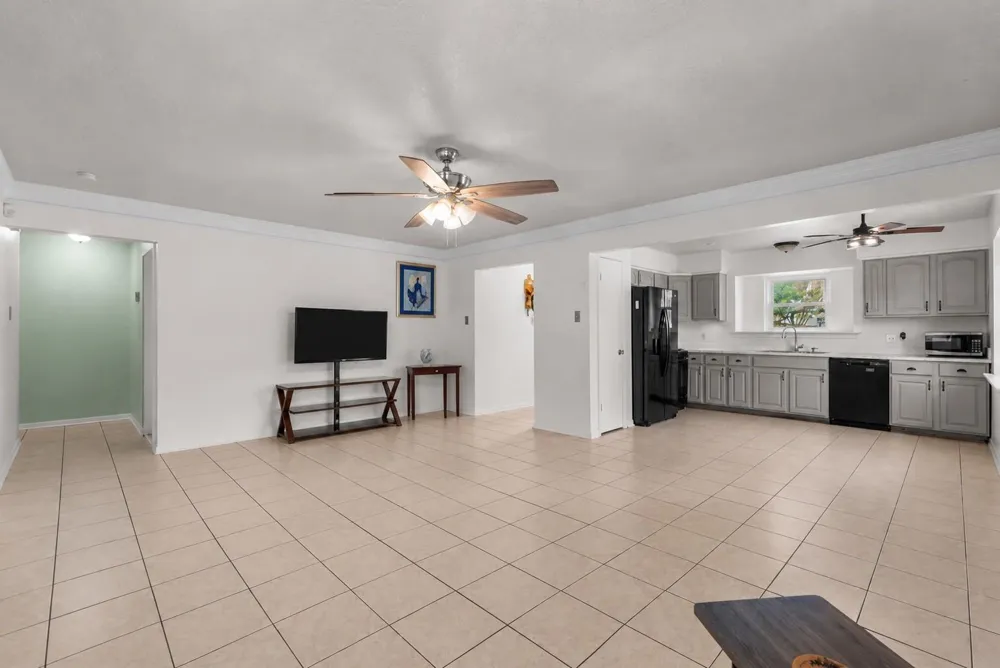 11734 Alamo Dr La Porte, TX 77571