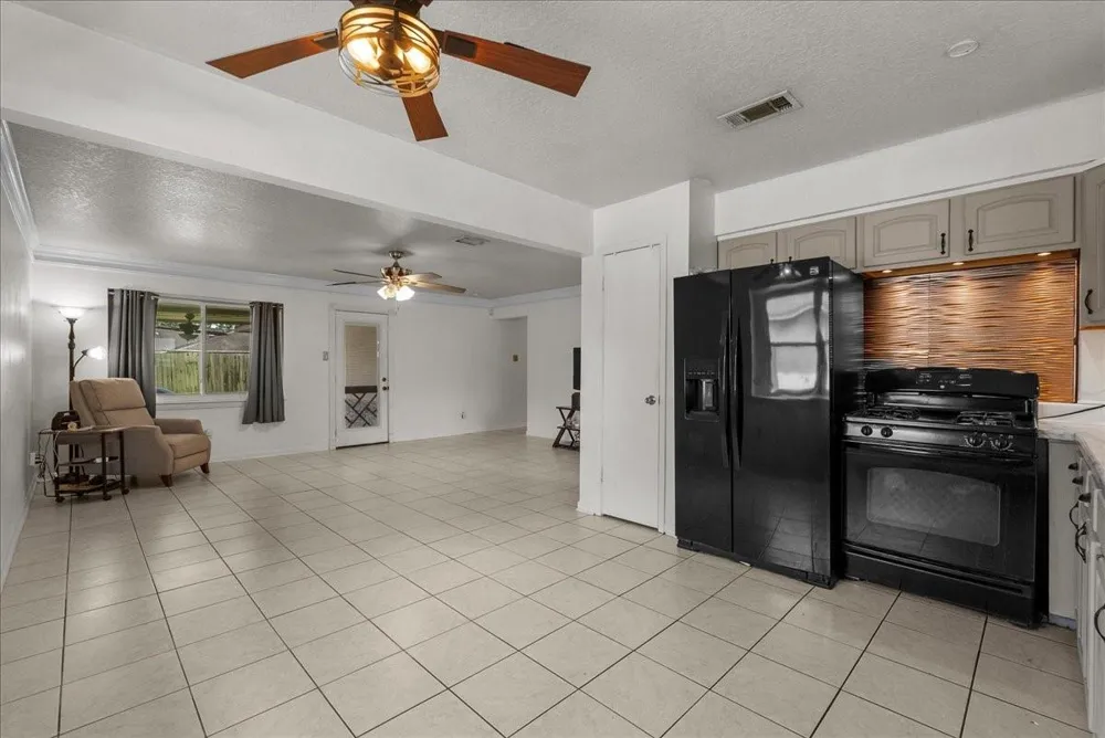 11734 Alamo Dr La Porte, TX 77571