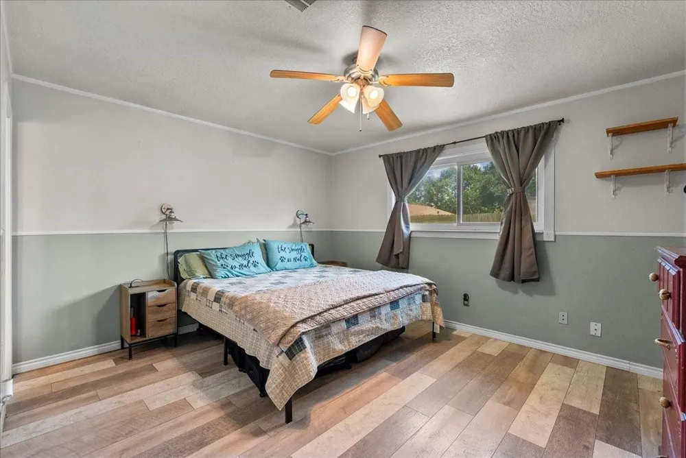 11734 Alamo Dr La Porte, TX 77571