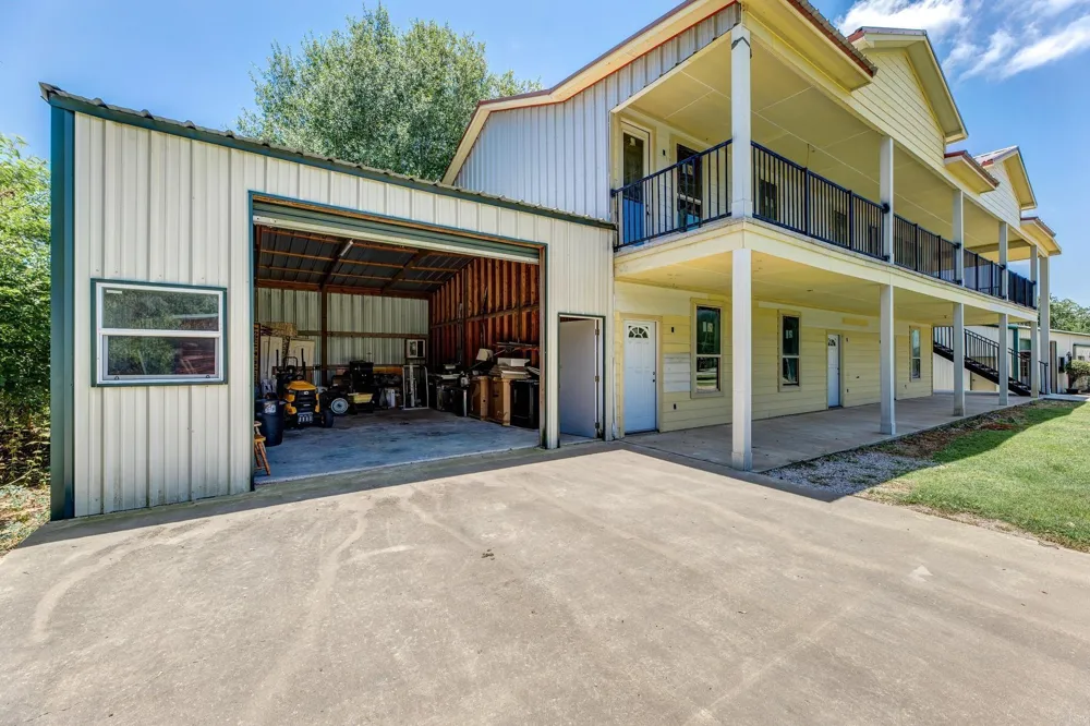 37557 Meadowview Drive Hempstead, TX 77445
