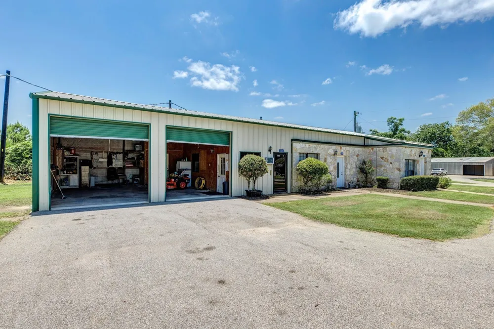 37557 Meadowview Drive Hempstead, TX 77445