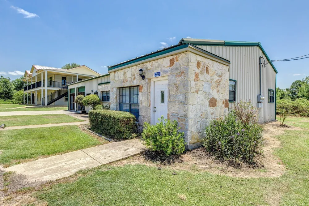 37557 Meadowview Drive Hempstead, TX 77445