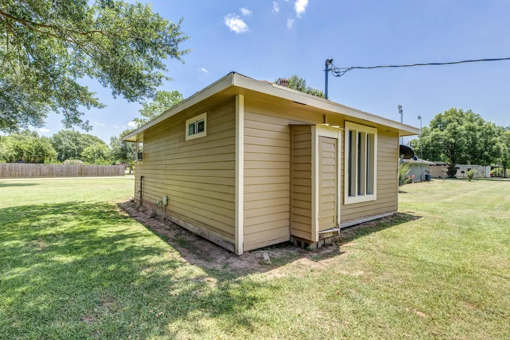 37557 Meadowview Drive Hempstead, TX 77445