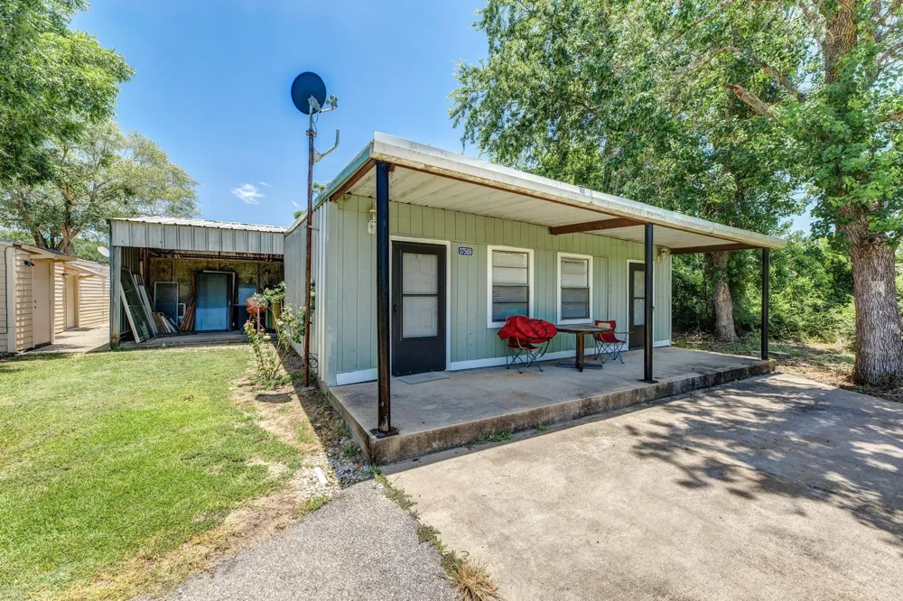 37557 Meadowview Drive Hempstead, TX 77445