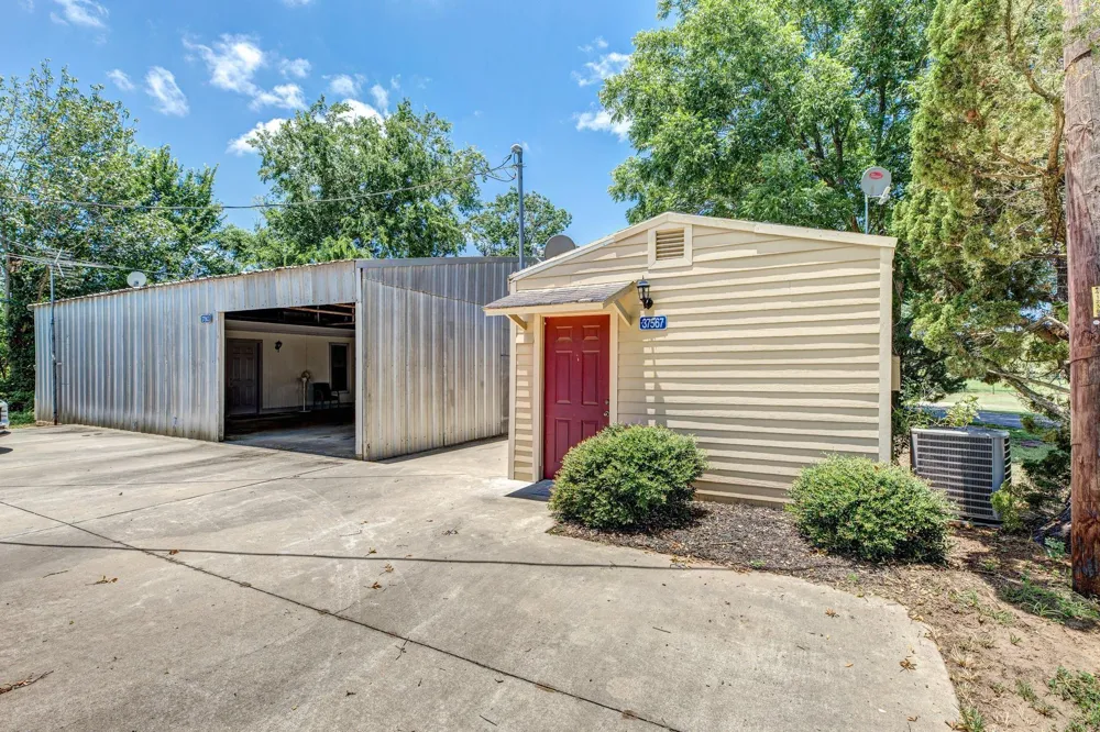 37557 Meadowview Drive Hempstead, TX 77445
