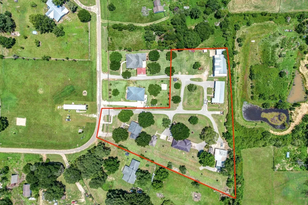 37557 Meadowview Drive Hempstead, TX 77445