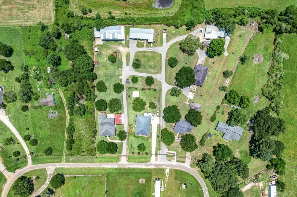 37557 Meadowview Drive Hempstead, TX 77445