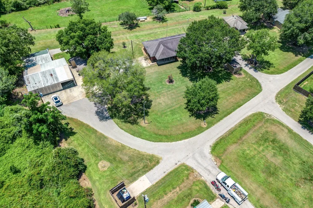 37557 Meadowview Drive Hempstead, TX 77445