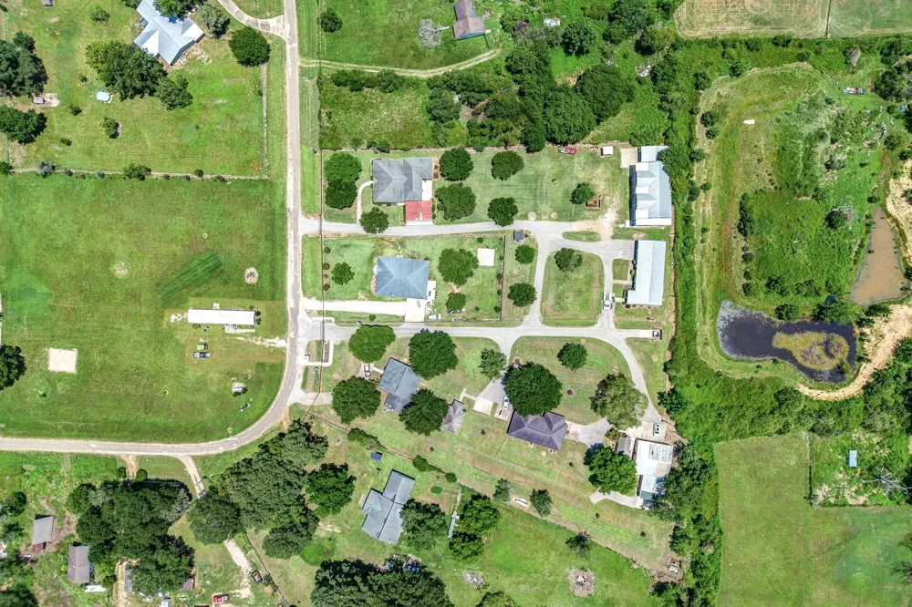 37557 Meadowview Drive Hempstead, TX 77445