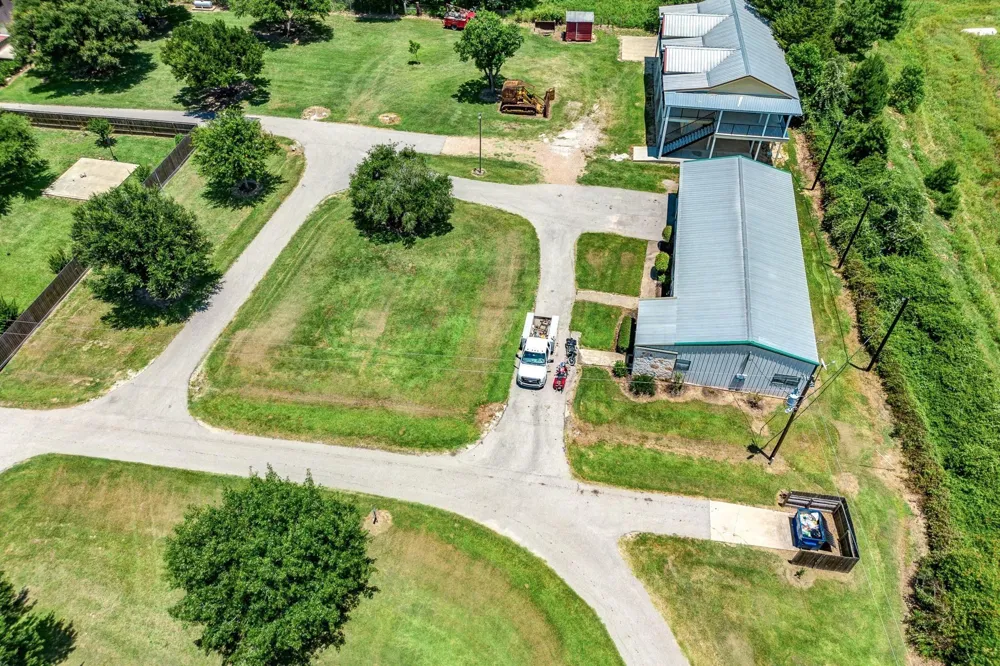 37557 Meadowview Drive Hempstead, TX 77445
