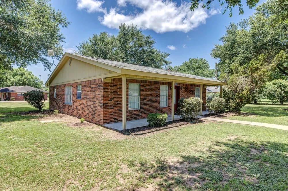 37557 Meadowview Drive Hempstead, TX 77445