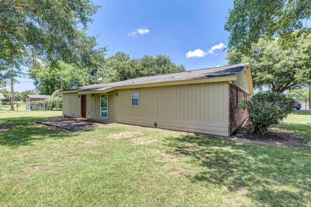 37557 Meadowview Drive Hempstead, TX 77445
