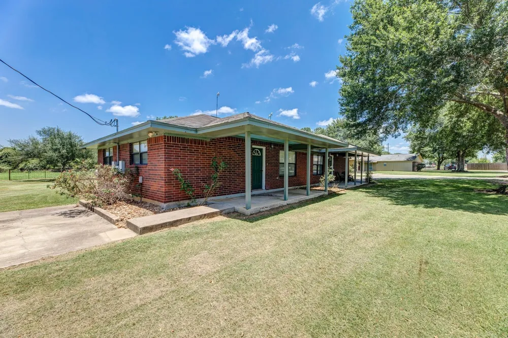 37557 Meadowview Drive Hempstead, TX 77445