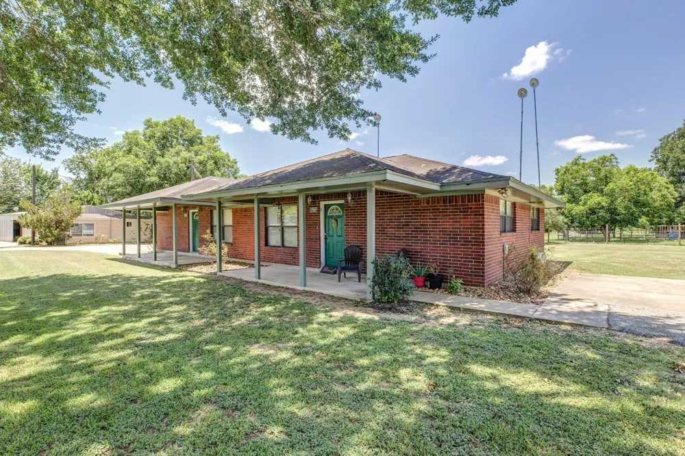 37557 Meadowview Drive Hempstead, TX 77445