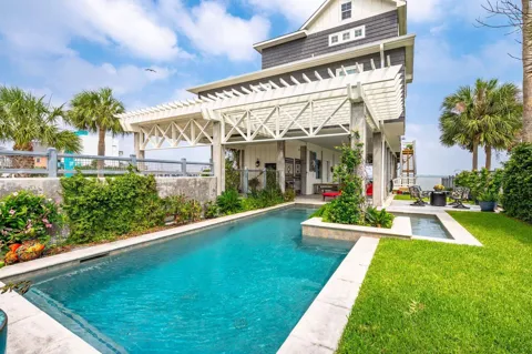 12 Tiki Circle