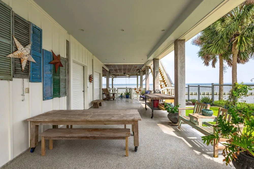 12 Tiki Circle Tiki Island, TX 77554