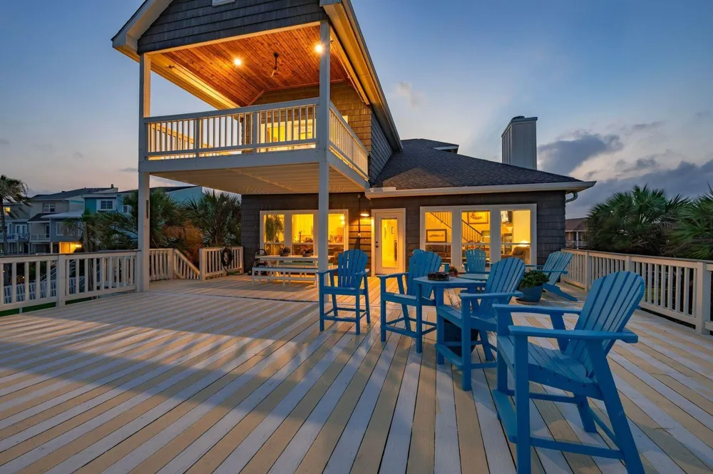 12 Tiki Circle Tiki Island, TX 77554