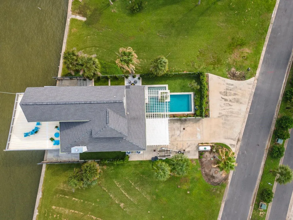 12 Tiki Circle Tiki Island, TX 77554