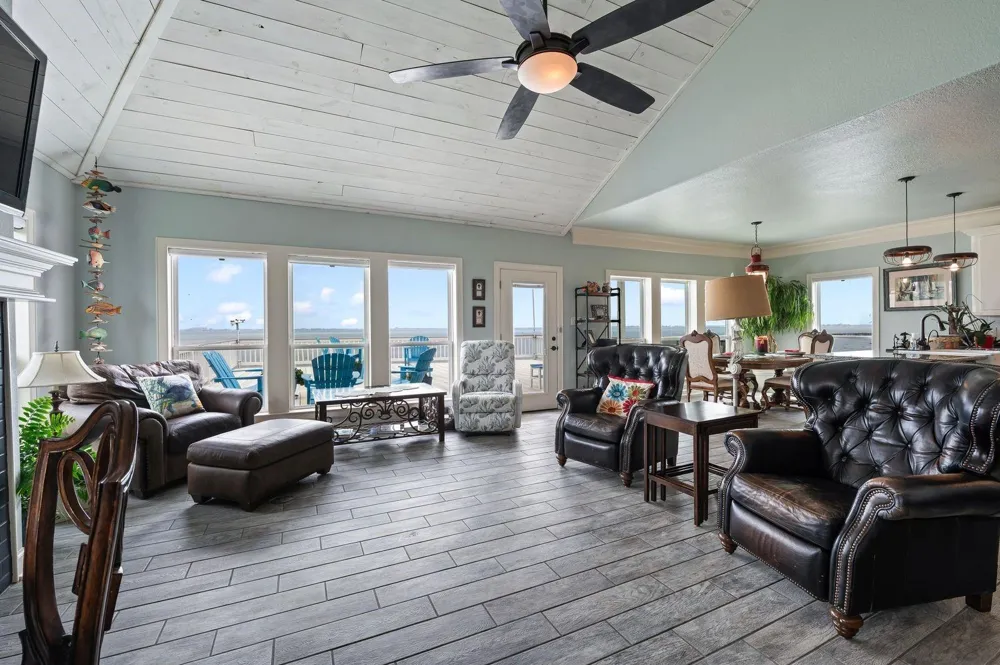 12 Tiki Circle Tiki Island, TX 77554