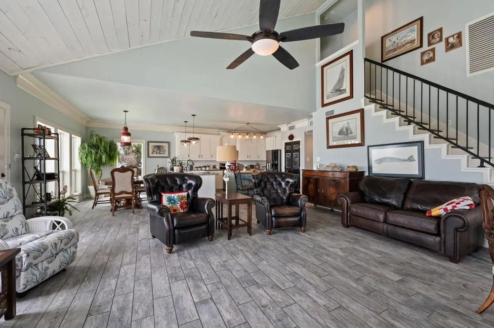 12 Tiki Circle Tiki Island, TX 77554