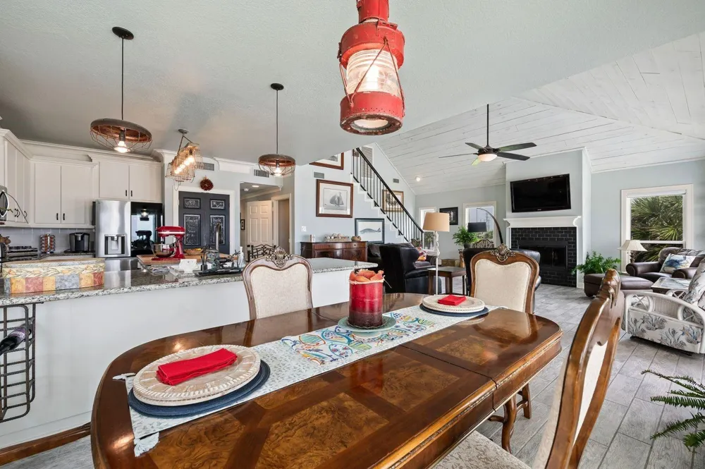 12 Tiki Circle Tiki Island, TX 77554