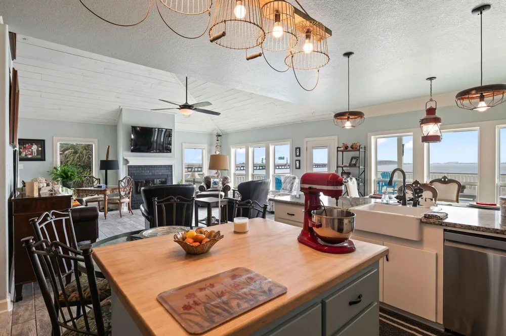 12 Tiki Circle Tiki Island, TX 77554