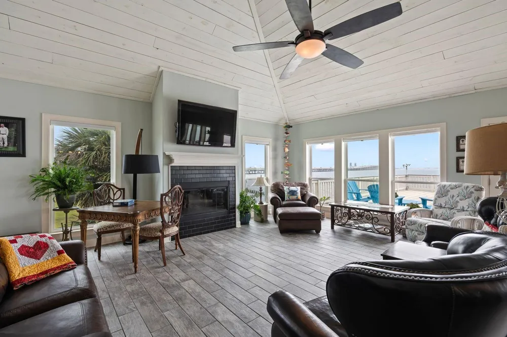12 Tiki Circle Tiki Island, TX 77554